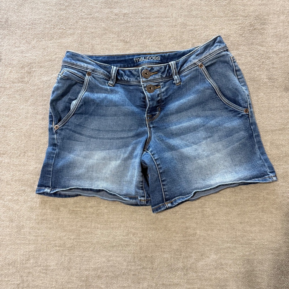 Maurices Womens Medium Wash Button Fly Denim Shorts Size 3/4 Blue Stretch Casual